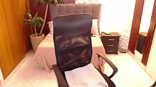 veronica em1 online show from March 3, 1:28 pm