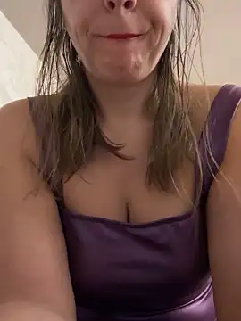 Snapshot of ladywithbigass chatting on October 6, 4:43 am ladywithbigass online show from October 6, 4:43 am