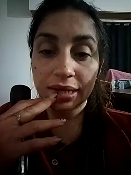 Snapshot of LolatuMiel chatting on November 8, 6:02 am LolatuMiel online show from November 8, 6:02 am