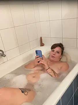 Snapshot of Debbie05 chatting on September 13, 9:03 pm Debbie05 online show from September 13, 9:03 pm