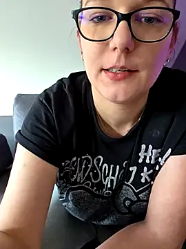 Snapshot of Swiss_Lady chatting on December 20, 9:27 am Swiss Lady online show from December 20, 9:27 am