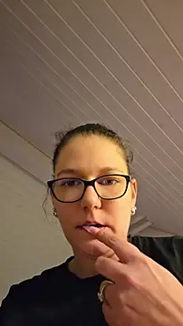 Snapshot of Swiss_Lady chatting on May 5, 6:38 pm Swiss Lady online show from May 5, 6:38 pm