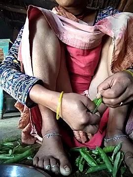 Snapshot of Monika_thakurr chatting on February 15, 3:14 am Monika thakurr online show from February 15, 3:14 am