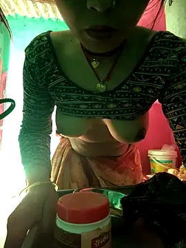 Snapshot of Monika_thakurr chatting on February 17, 3:14 am Monika thakurr online show from February 17, 3:14 am