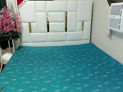 Snapshot of diamondnaked_ chatting on October 7, 9:06 am diamondnaked online show from October 7, 9:06 am