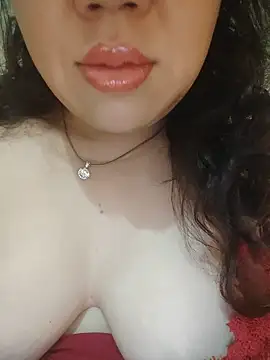 Julyy08 online show from May 25, 2:56 pm