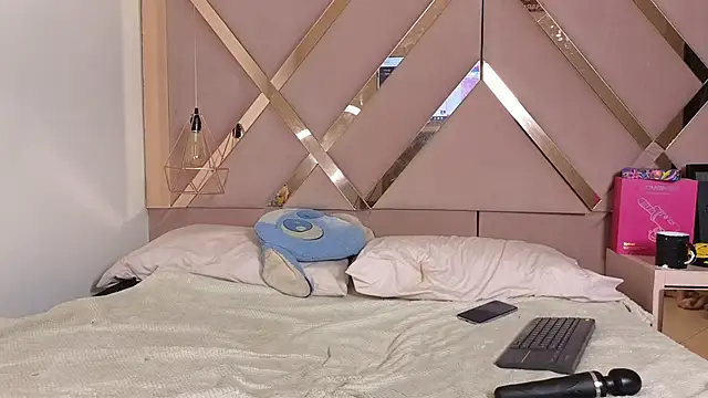 Snapshot of Sophia_moo_ chatting on February 26, 3:49 am Sophia moo online show from February 26, 3:49 am