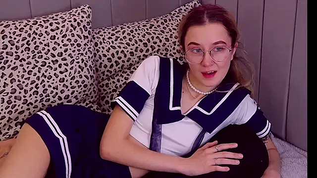 Snapshot of MaeLili chatting on November 7, 4:56 am MaeLili online show from November 7, 4:56 am