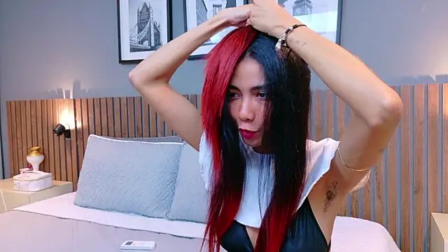 luna roja25 online show from September 18, 1:02 pm