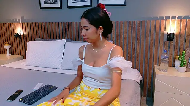 luna roja25 online show from September 22, 1:24 pm