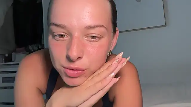 Snapshot of KayleeBella chatting on May 27, 8:17 pm KayleeBella online show from May 27, 8:17 pm