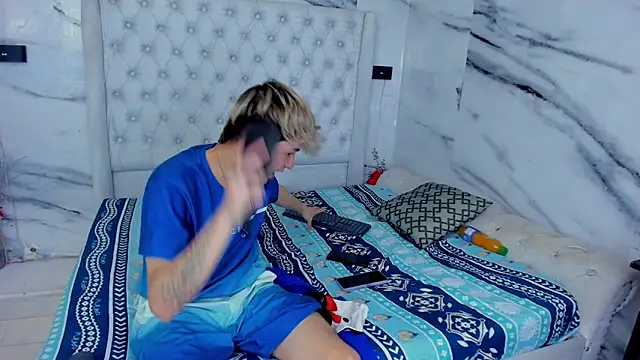 Ari and Storm online show from September 19, 3:02 pm