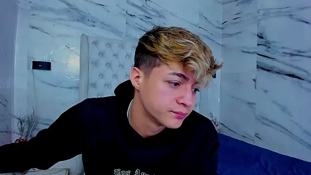 Ari and Storm online show from November 11, 1:11 pm