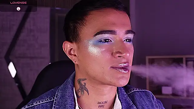 Snapshot of LiamDeep chatting on February 5, 8:24 pm LiamDeep online show from February 5, 8:24 pm