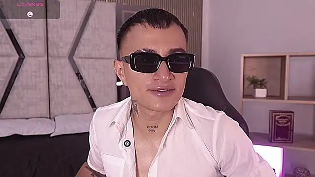 Snapshot of LiamDeep chatting on February 12, 8:37 pm LiamDeep online show from February 12, 8:37 pm