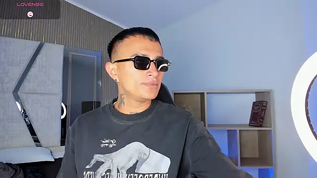 Snapshot of LiamDeep chatting on February 20, 8:31 pm LiamDeep online show from February 20, 8:31 pm