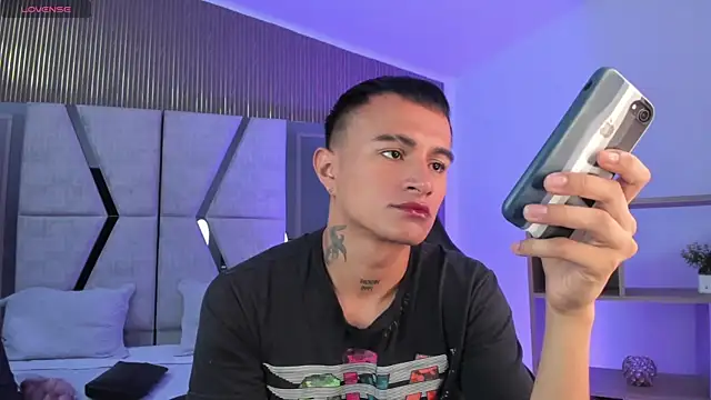 Snapshot of LiamDeep chatting on February 23, 8:50 pm LiamDeep online show from February 23, 8:50 pm