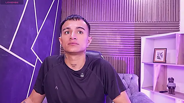 Snapshot of LiamDeep chatting on February 26, 3:00 pm LiamDeep online show from February 26, 3:00 pm