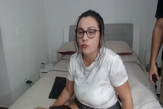 Snapshot of sophie_lopez1 chatting on May 27, 8:39 pm sophie lopez1 online show from May 27, 8:39 pm
