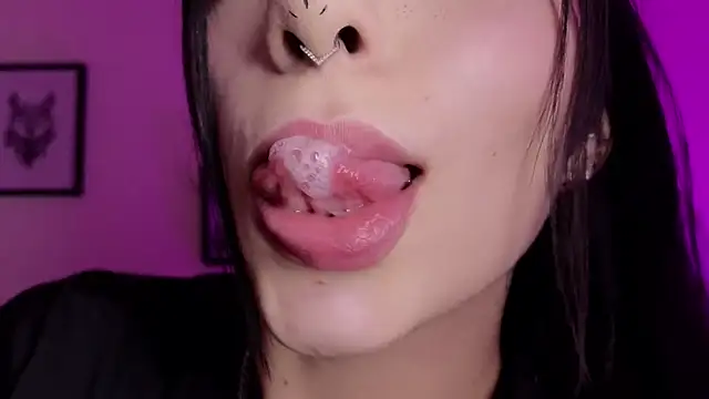 Hollyxx  online show from May 28, 6:10 am