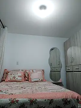 Snapshot of mia_mancinii chatting on February 19, 5:09 pm mia mancinii online show from February 19, 5:09 pm