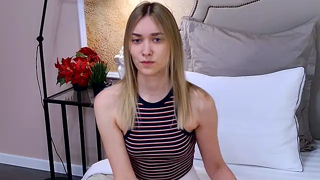 Snapshot of AmadaReine chatting on June 19, 4:22 pm AmadaReine online show from June 19, 4:22 pm