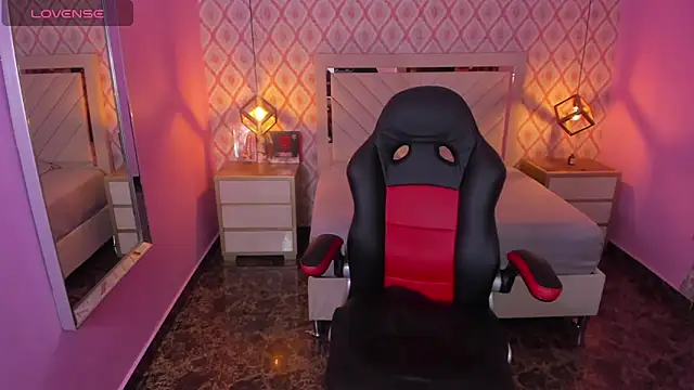 CHRISTY TEIGEN4 online show from February 14, 7:54 pm