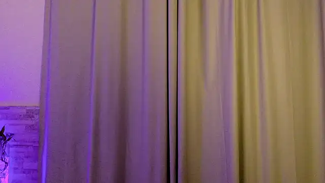 Snapshot of xbigpeach chatting on May 19, 1:56 am xbigpeach online show from May 19, 1:56 am