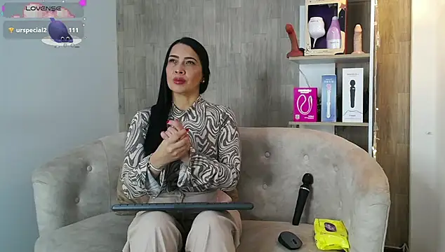 cortney tayler online show from December 22, 3:31 pm