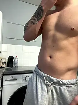 Snapshot of harleybarker chatting on January 19, 8:29 am harleybarker online show from January 19, 8:29 am