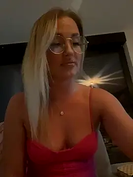 PinkiePlgirl online show from September 23, 8:01 pm