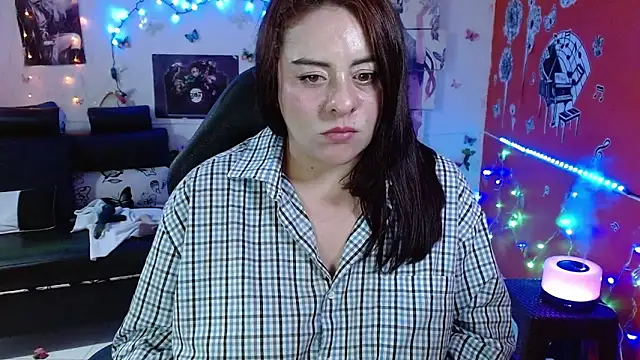 Snapshot of carol_20 chatting on December 7, 8:00 am carol 20 online show from December 7, 8:00 am