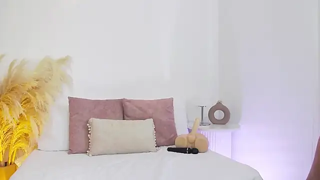 NicolleSteel online show from March 26, 1:28 pm