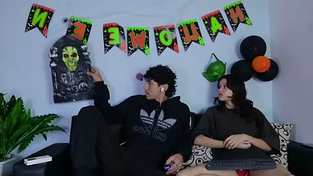 Snapshot of Laura_and_Kevin chatting on October 7, 3:31 pm Laura and Kevin online show from October 7, 3:31 pm