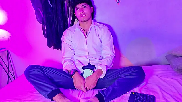 Laura and Kevin online show from October 31, 1:23 pm