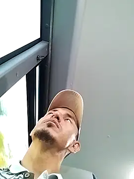 Snapshot of JuanD_vero chatting on October 14, 3:24 pm JuanD vero online show from October 14, 3:24 pm