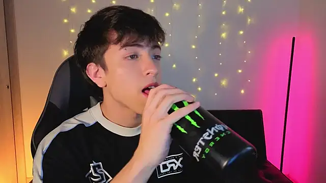 onlinenico online show from December 4, 8:06 pm