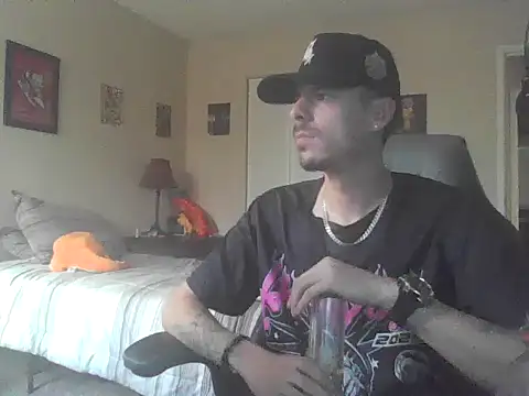 Snapshot of latinosatiro94 chatting on July 17, 12:28 am latinosatiro94 online show from July 17, 12:28 am