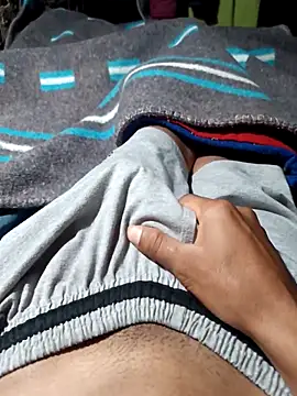 Snapshot of EMERKITHO_20_R chatting on November 5, 1:44 pm EMERKITHO 20 R online show from November 5, 1:44 pm