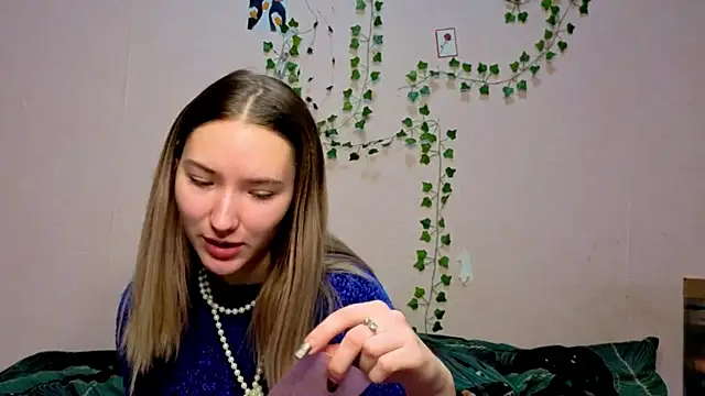  kikiclark   online show from December 15, 8:24 pm