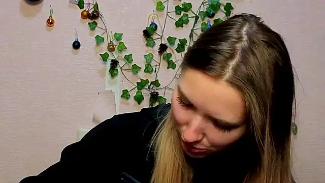  kikiclark   online show from February 1, 6:17 pm