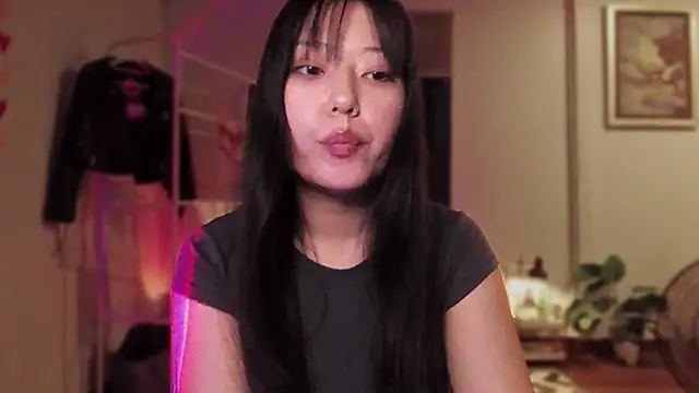 Snapshot of WonderMira chatting on February 13, 3:30 pm WonderMira online show from February 13, 3:30 pm