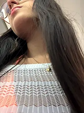 Juanita-Diaz online show from October 17, 8:33 pm