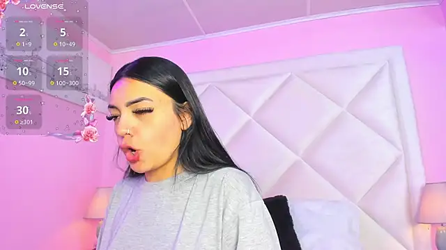 Snapshot of Miaa_Smithh__ chatting on February 19, 11:06 am Miaa Smithh online show from February 19, 11:06 am