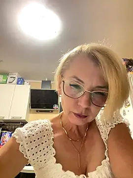 Snapshot of VasylynaLove421 chatting on September 22, 6:54 pm VasylynaLove421 online show from September 22, 6:54 pm