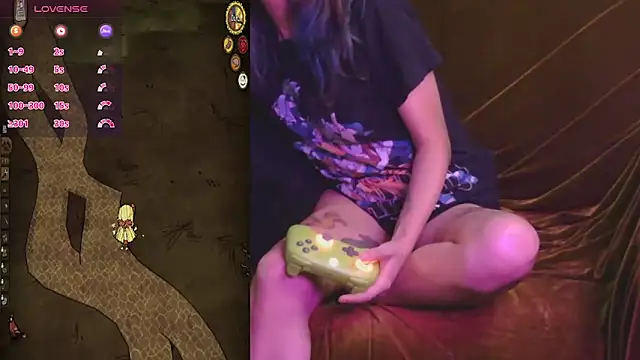 Snapshot of mmmminaDarling chatting on April 15, 5:36 am mmmminaDarling online show from April 15, 5:36 am
