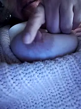 denissebombon online show from February 5, 11:20 pm