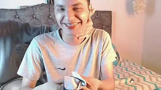 logan willyams  online show from October 13, 10:54 pm