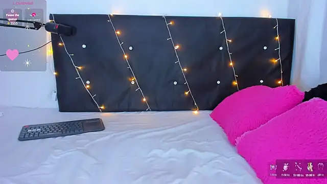 Danaa moore  online show from October 25, 9:31 pm