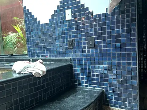 chrisalmeid  online show from December 18, 10:54 am